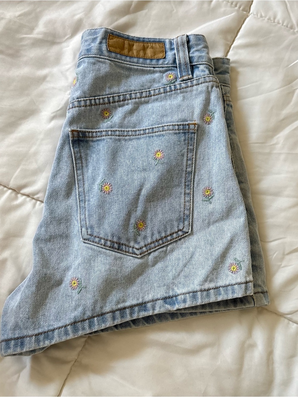 ʚ ୨ৎ ɞ SOLD— 𝐂𝐨𝐭𝐭𝐨𝐧 𝐎𝐧 𝐇𝐢𝐠𝐡 𝐑𝐢𝐬𝐞 𝐌𝐨𝐦 𝐒𝐡𝐨𝐫𝐭𝐬 - Picture 4 of 5